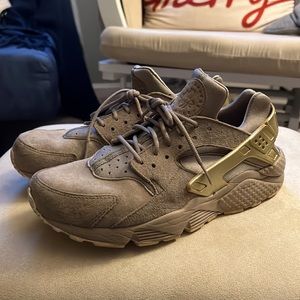 WOMENS 2018 Air Huarache Premium “Metallic Gold Coin”